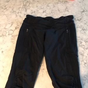 Lululemon cropped black leggings— Like new